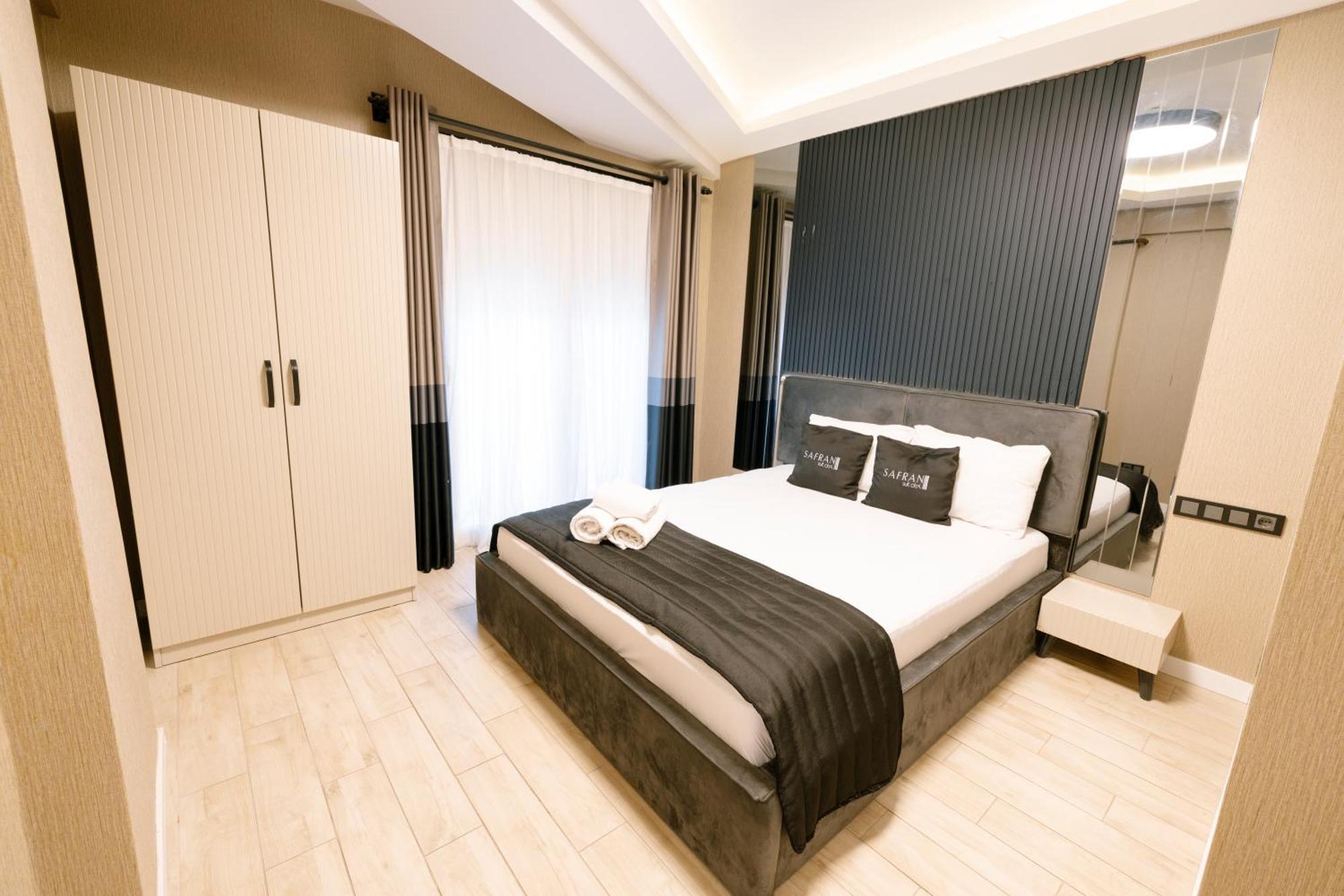 Safran Suit Otel Buca Exteriér fotografie